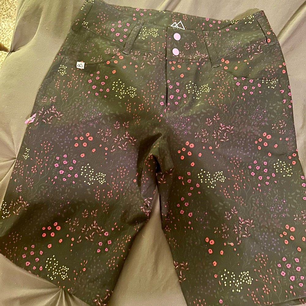 Women’s bike shorts-Like new, no damage